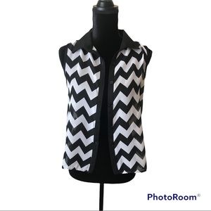 🌟 George A Ltd:Black/White Chevron Sleeveless Top, M